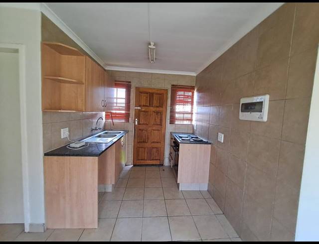 3 BEDROOM HOUSE FOR SALE IN OLIEVENHOUTBOSCH